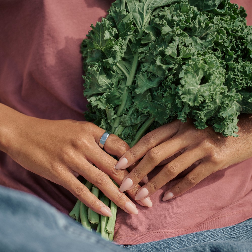 Wearing the Oura Ring 5 while handling fresh leafy greens